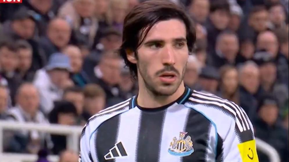 英雄联盟竞猜-神剧情！补时绝杀，曼联1-2纽卡：多打1人还输了，告别了11轮不败